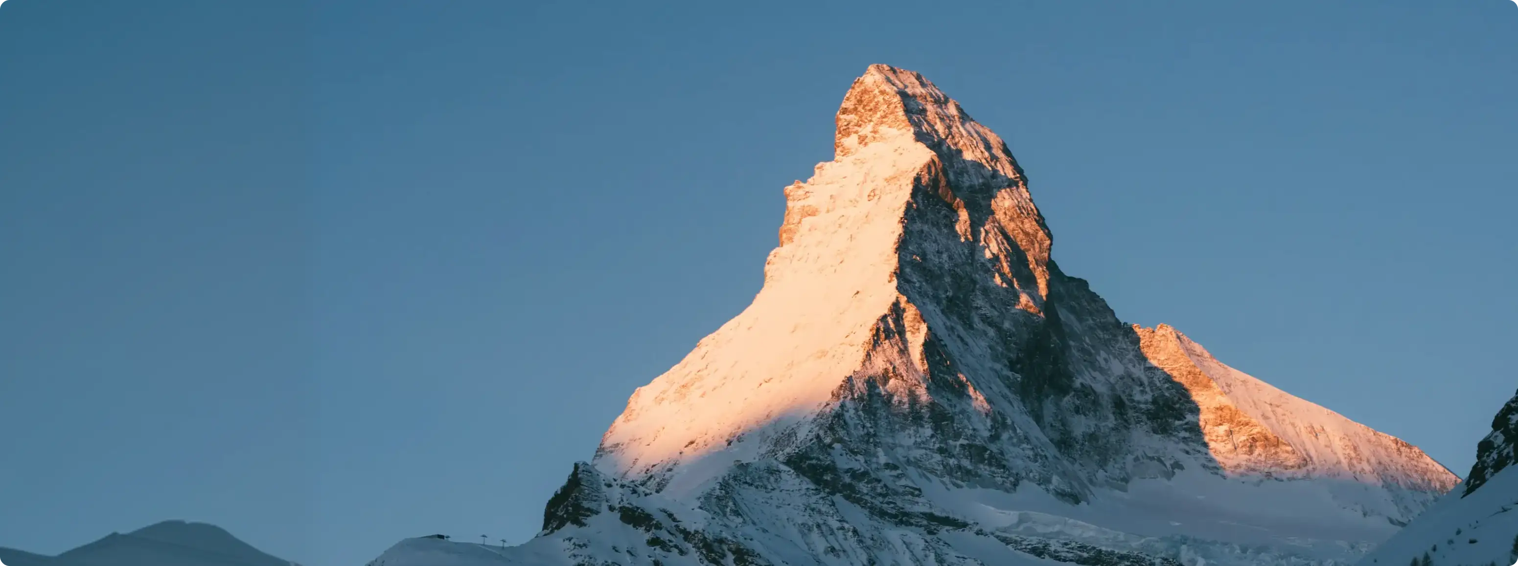 Foto del Monte Cervino innevato