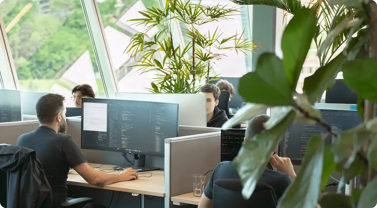 Photo de nos employés en plein travail